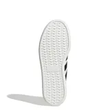 Championes Adidas Barreda de cuero blanco con detalles en gris y las tres tiras características de la marca en negro.