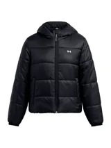 Campera puffer gris con capucha, cierre frontal y logo de Under Armour en el pecho.