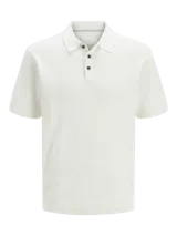 Polo blanco de punto estructurado con fit regular. Cuello polo clásico, mangas cortas y cierre con botones. Tejido con textura sutil.