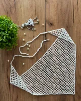 Bandada tejida de crochet color marrón.