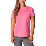 Remera deportiva Columbia color gris con estampado de líneas horizontales y logo de la marca en el pecho.