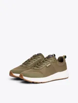 Zapatillas de running Tommy Hilfiger color verde oliva, con exterior de punto y poliéster, interior de poliéster, plantilla extraíble de goma termoplástica reciclada, suela de EVA dentada y trabilla para calzar.