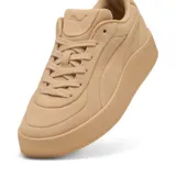 Zapatillas Puma Luxe Elevated de gamuza color beige, con plataforma y logo de la marca en el lateral.