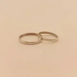 Par de alianzas de plata lisas, de 3mm de ancho.