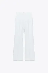 Pantalón blanco de tiro alto y corte palazzo con cierre frontal con cremallera dorada.
