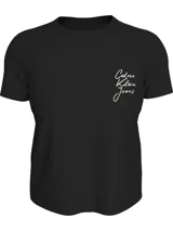 Remera negra de corte slim fit con cuello redondo y mangas cortas. Estampado con el logo de Calvin Klein Jeans en color blanco en el pecho.