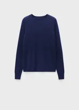 Suéter azul marino de punto fino, cuello redondo y manga larga.