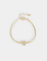 Pulsera dorada de cadena cola de ratón con dije de corazón adornado con strass y cierre de mosquetón.