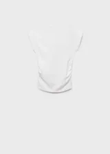 Top blanco de manga corta con cuello asimétrico, diseño entallado y cintura drapeada.