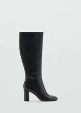 Bota de caña alta de cuero negro con punta redonda y tacón bloque de 8 cm.