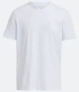 Remera blanca de pijama, de manga corta y cuello en V.