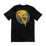 Remera negra de algodón con estampa en la espalda de una porción de pizza antropomórfica dentro de un círculo con texto.