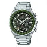 Reloj Casio Edifice con movimiento de cuarzo japonés, caja de acero inoxidable color plata, esfera verde con diseño camuflado, tres subesferas para el cronógrafo, ventana de fecha y correa de acero inoxidable con cierre desplegable. Resistente al agua hasta 100 metros.