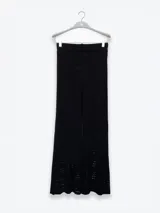 Pantalón italiano tejido en 100% algodón, color crudo, con punto abierto en la parte inferior y corte estilo Oxford.