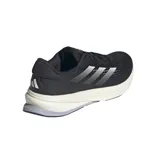 Championes de running Adidas Supernova Rise, color negro con detalles plateados y suela blanca.