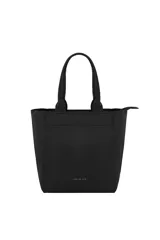 Cartera tipo tote bag de cuero sintético negro con textura granulada, asas de mano y cierre de cremallera. Incluye un bolsillo exterior y el logo de la marca en la parte frontal.