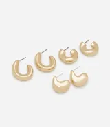 Set de tres pares de aros dorados con forma de argolla.