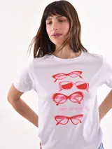 Remera lila con estampado frontal con la frase "Gracias por nada".
