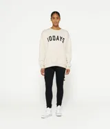 Suéter oversize negro con parche de fieltro con el logo de béisbol de 10DAYS en el pecho, cuello redondo de punto acanalado y puños y dobladillo de punto acanalado.