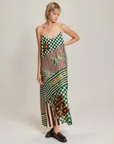 Vestido camisero largo con estampado de motivos del oeste, escote en V y tirantes finos. Aberturas laterales y corte holgado.