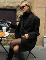 Blazer negro oversize de lana.