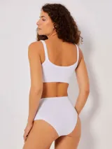 Bombacha de cintura alta color blanco.
