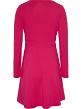 Vestido Tommy Jeans fucsia de piqué de algodón elástico, con corte regular, cuello en V, mangas largas y cintura elástica con parche del logo.
