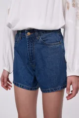 Short de jean azul de tiro alto.