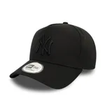 Gorro negro de New Era con logo de los New York Yankees bordado en el frente. Modelo Eframe con visera curva y cierre ajustable en la parte trasera.