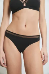 Colaless negra con cintura de tul.