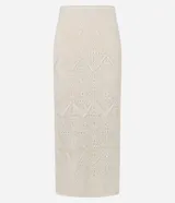 Pollera midi de punto color crema con diseño calado tipo ganchillo, corte recto y cintura elástica.
