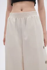 Pantalón palazzo estampado con cintura elastizada.