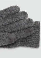 Par de guantes tejidos color beige, con puño acanalado.