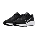 Championes de running Nike Quest 6, color negro con logo blanco.