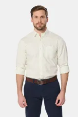 Camisa azul marino de manga larga con bolsillo en el pecho, confeccionada en algodón.