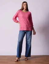 Blusa de broderie color blanco, de mangas largas con puños elásticos.