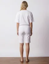 Bermuda azul marino de gabardina elastizada, marca Zac & Rachel.