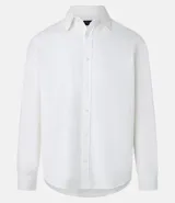 Camisa celeste de corte regular, confeccionada en tejido Oxford de algodón. Tiene cuello inglés, mangas largas y cierre frontal abotonado.
