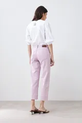 Pantalón jean culotte color rosa pastel.