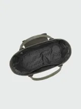 Bolso tote Longchamp modelo Le Pliage Xtra Boots Bag, color verde oliva con logo de jinete bordado en negro.