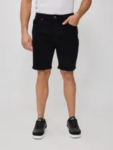 Bermuda de jean celeste, confeccionada en 83% algodón, 15% poliéster y 2% elastano. Diseño clásico con bolsillos delanteros y traseros.