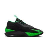 Zapatillas de baloncesto Nike G.T. Jump Academy, color negro con detalles en verde y blanco. Presentan el logo de Nike en el lateral y suela de goma.
