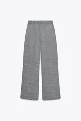 Pantalón de tiro alto color gris jaspeado, con cintura elástica y pernera ancha.