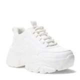 Championes urbanos blancos con plataforma y suela chunky.