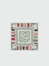 Pañuelo de seda Longchamp modelo Jardin Parisien, con estampado floral multicolor sobre fondo blanco.