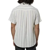 Camisa de manga corta con rayas verticales celestes sobre fondo blanco, cuello clásico y bolsillo de parche en el pecho.
