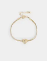 Pulsera dorada de cadena cola de ratón con dije de corazón adornado con strass y cierre de mosquetón.