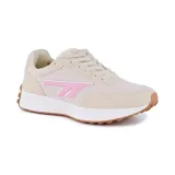 Zapatillas deportivas color beige con detalle en rosa y suela de goma antideslizante.