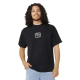 Remera negra de algodón con cuello redondo y manga corta. Estampado pequeño en el pecho con el logo de Rip Curl en color blanco.
