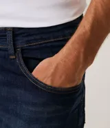 Pantalón de jean skinny azul oscuro, marca Blue Steel, confeccionado en 99% algodón y 1% elastano.